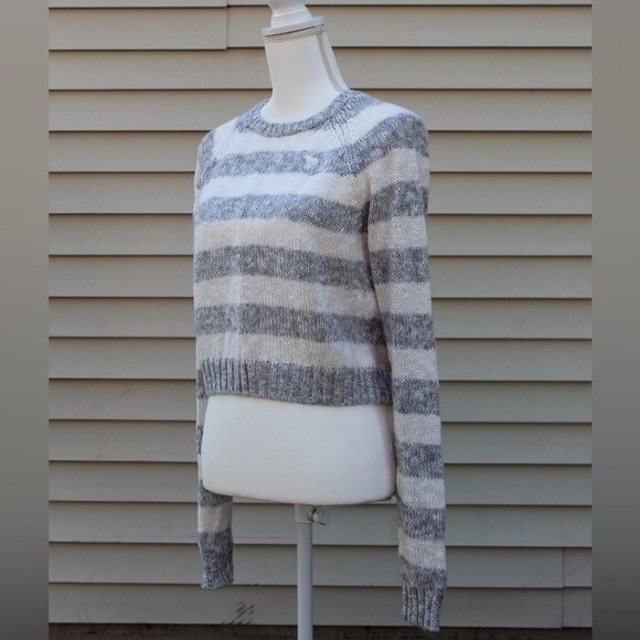 Abercrombie & Fitch New York Gray and White Striped Sweater - Picture 1 of 7